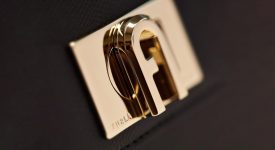 義大利皮具品牌FURLA（芙拉）啟用無襯線新LOGO