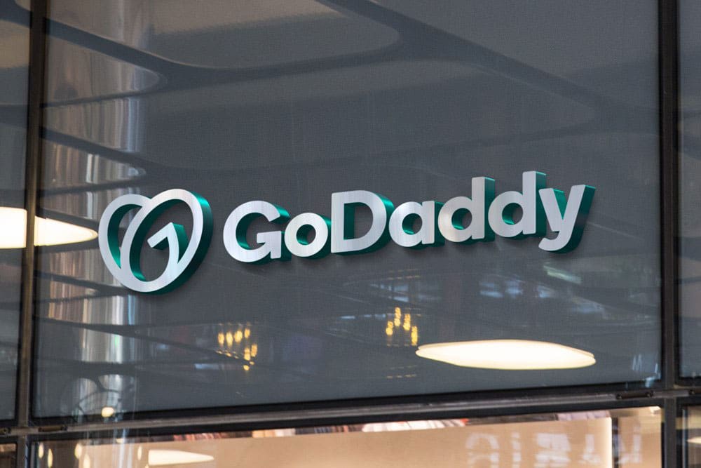 骨灰級網域代管公司GoDaddy 推出新LOGO 25