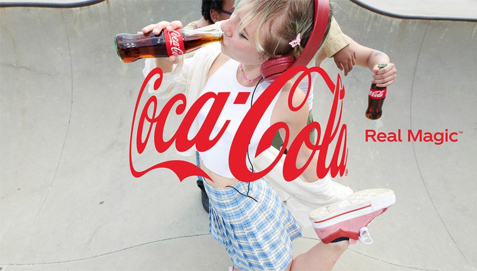 作為更新品牌理念的一部分，可口可樂推出新的「擁抱」標誌 10
