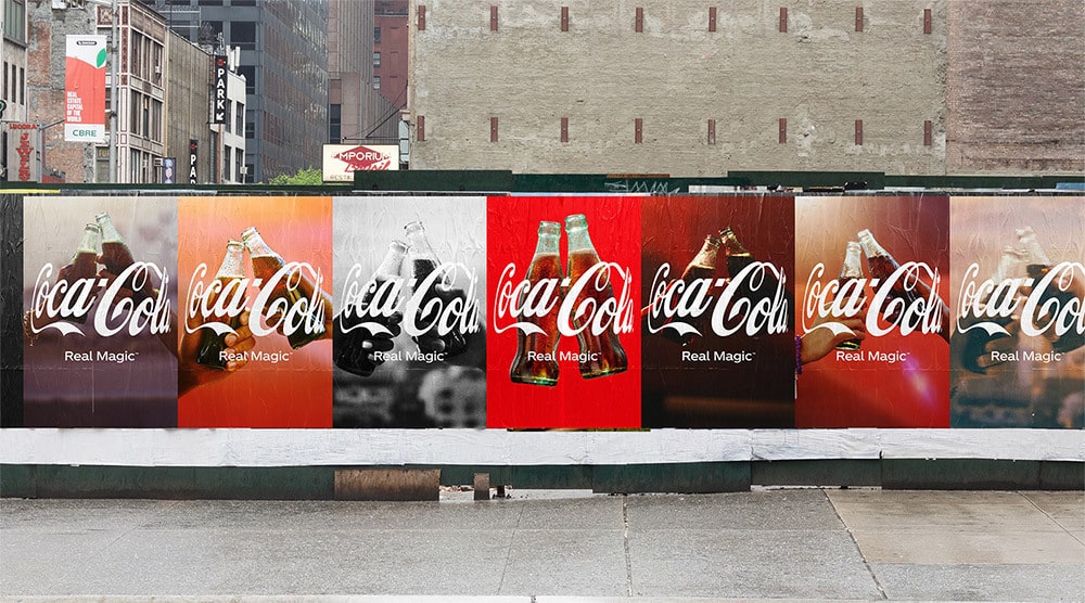 作為更新品牌理念的一部分，可口可樂推出新的「擁抱」標誌 14