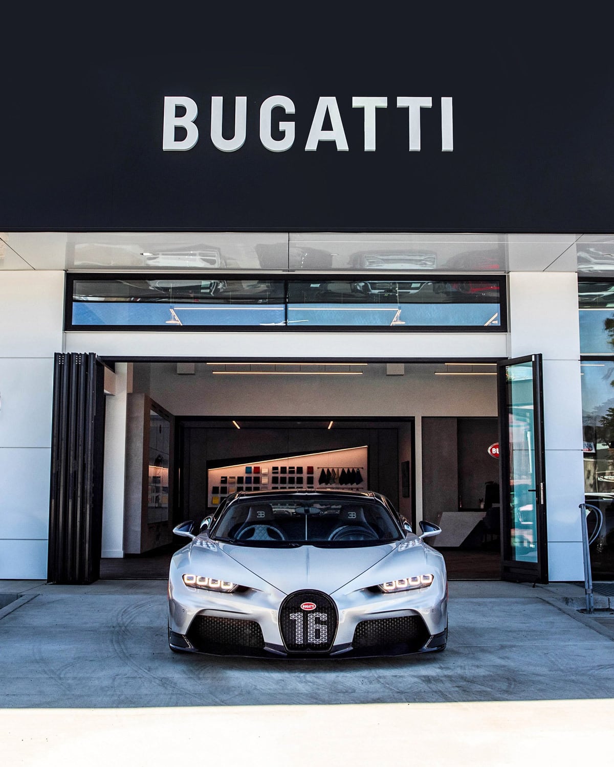 113年之後，超級跑車布加迪（Bugatti）第一次有了新LOGO 16