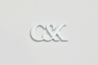 新加坡輕奢品牌Charles Keith 更新標誌，推出CK復古印花標 2 1